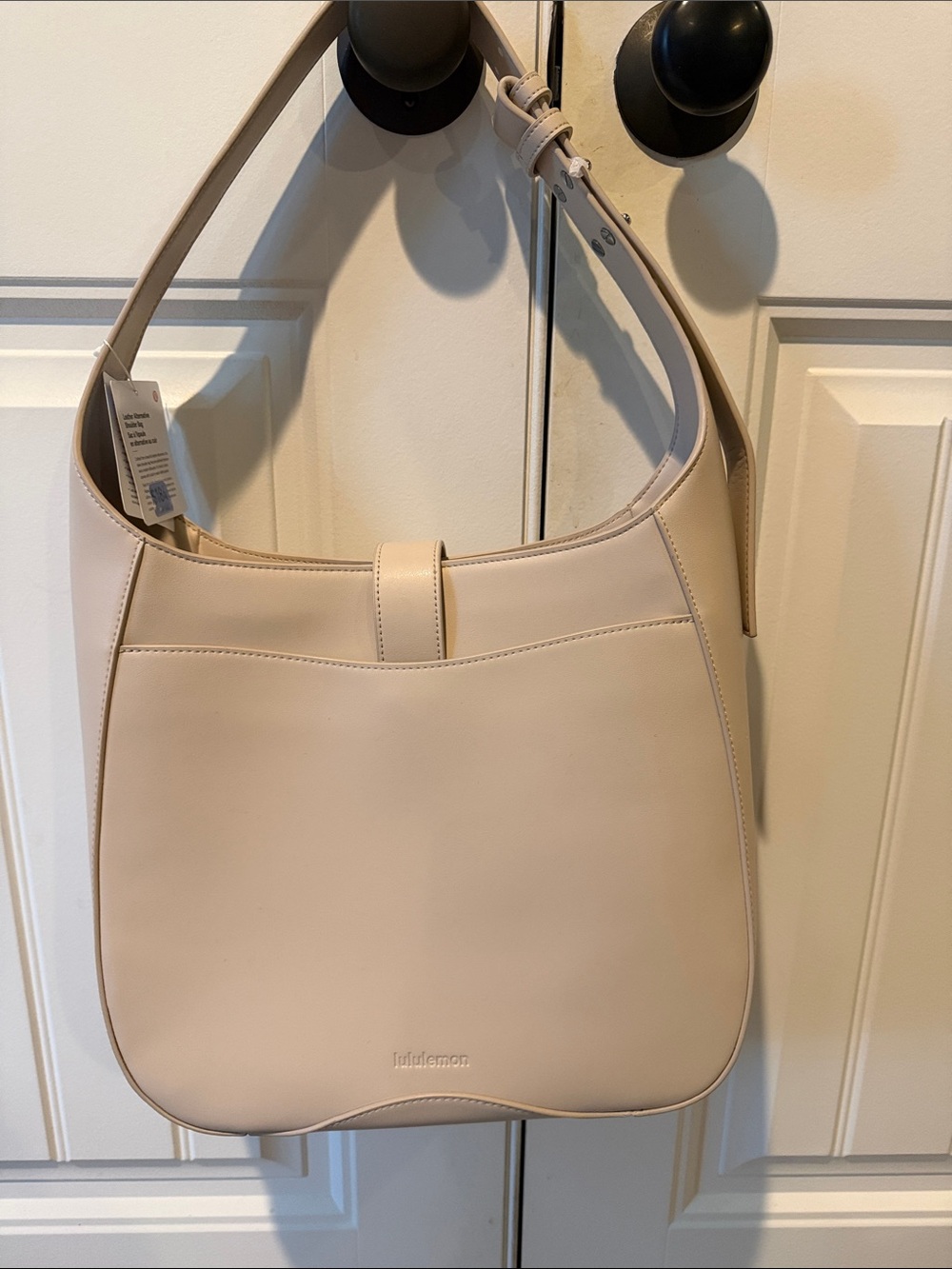 Lululemon Alternative Leather 8L shoulder bag new with Dustbag - Picture 5 of 7
